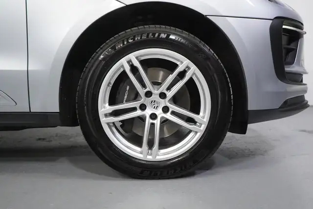Porsche Macan view 7