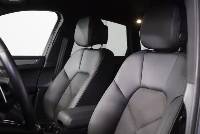 Porsche Macan view 13