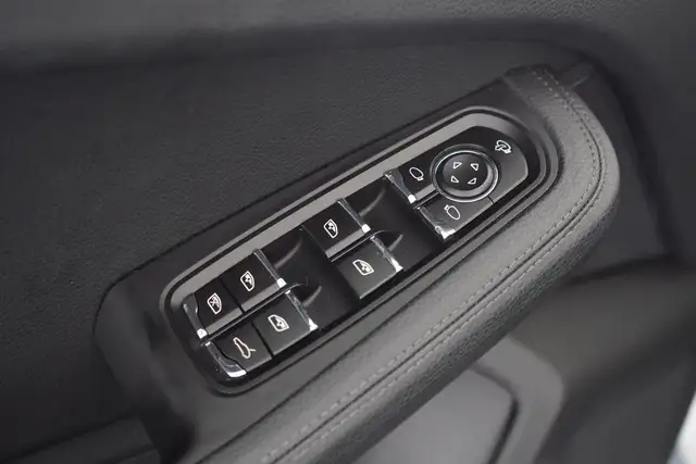 Porsche Macan view 10
