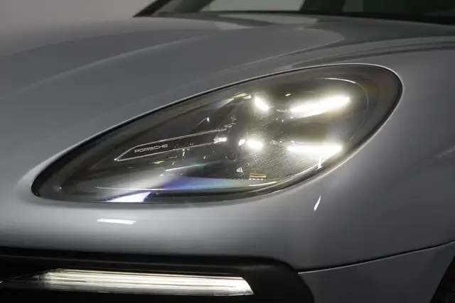 Porsche Macan view 6
