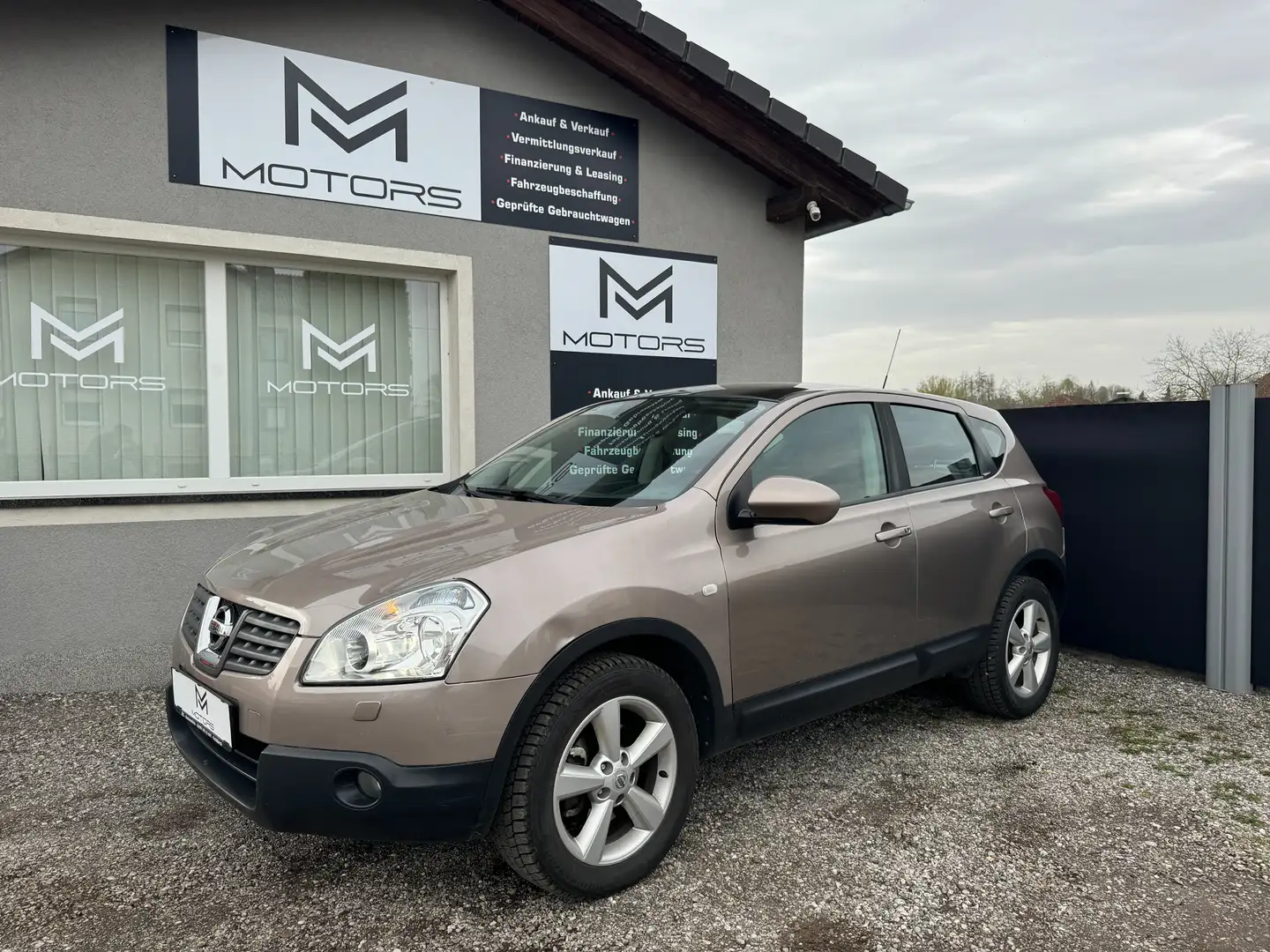 Nissan Qashqai 2,0 dCi tekna 4WD DPF Aut. Brown - 2