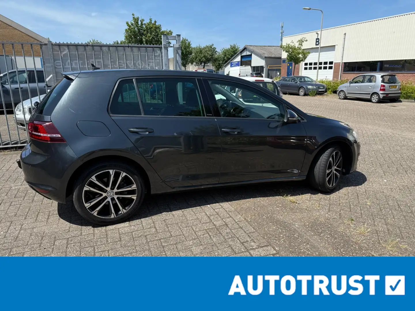 Volkswagen Golf 1.4 TSI ACT Connected Series Nero - 2