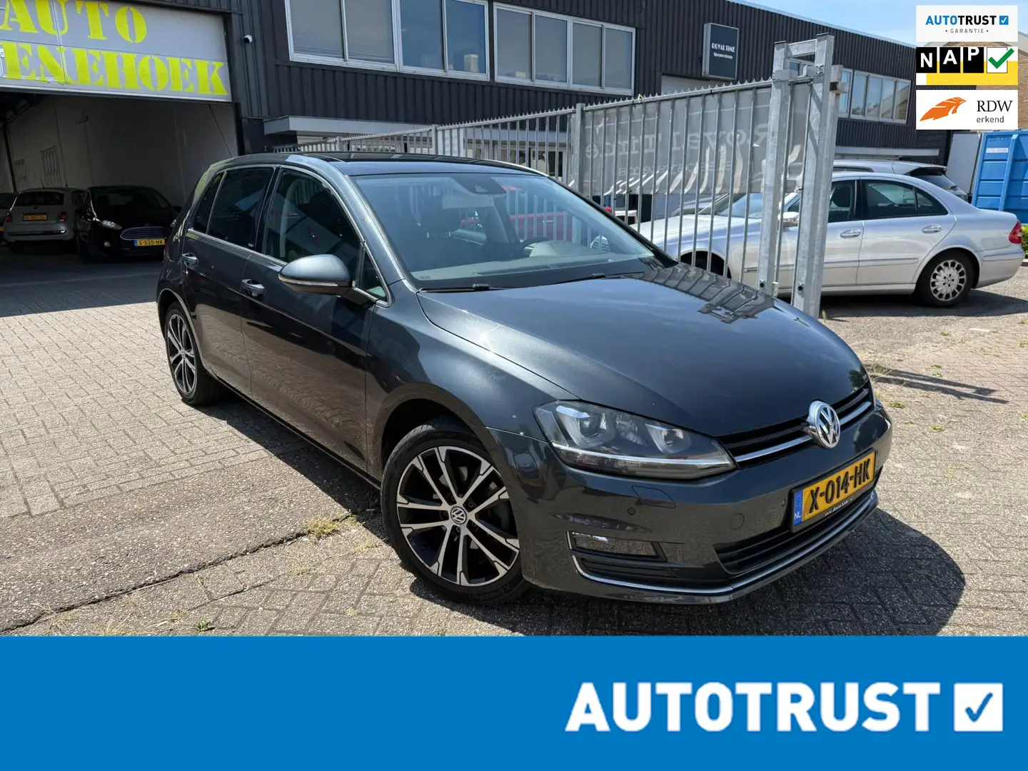 Volkswagen Golf 1.4 TSI ACT Connected Series Nero - 1