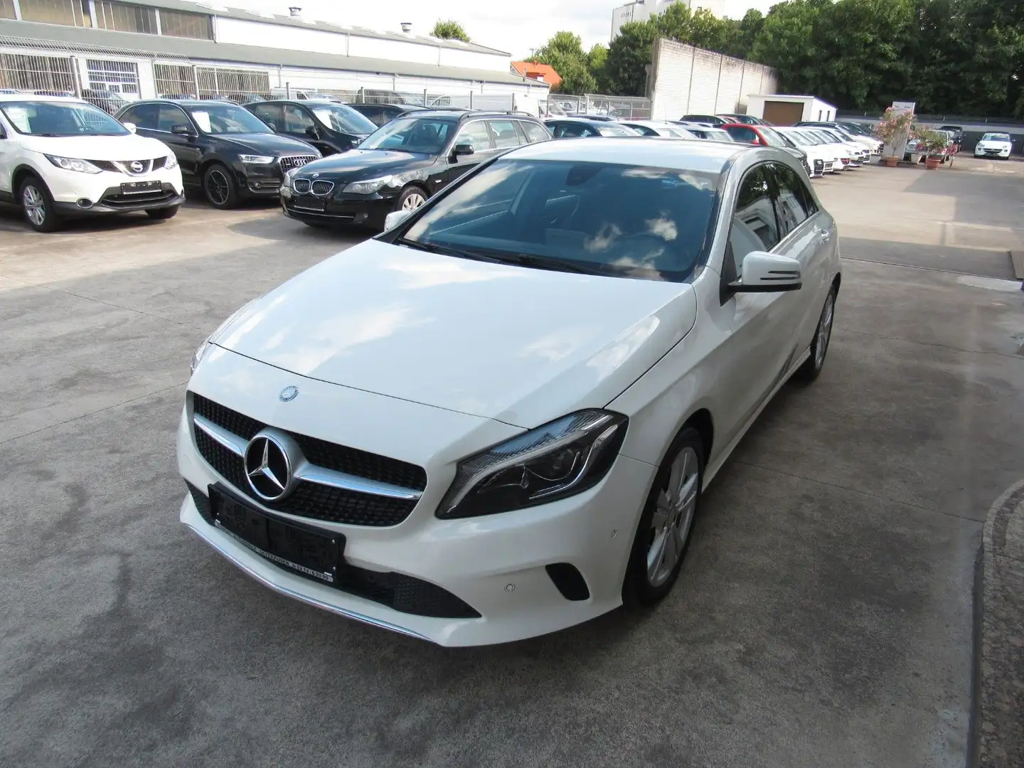 Mercedes-Benz A 180 AUTOMATIK,LEDER,NAVI,SITZHEIZUNG. Blanc - 1