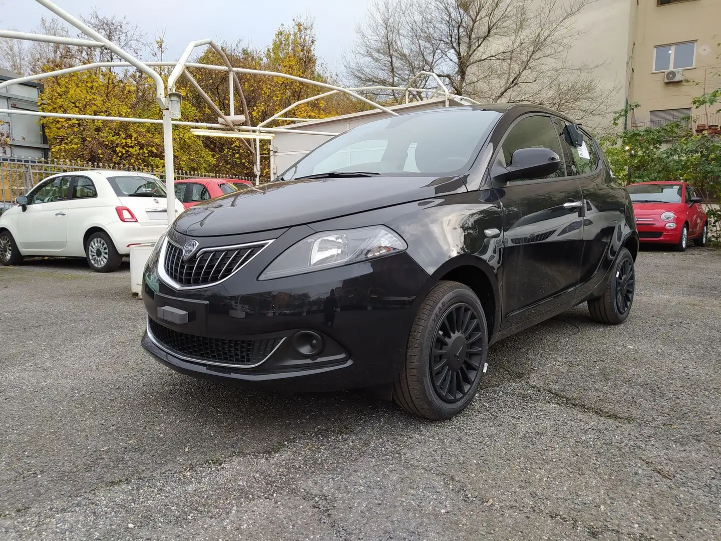 Lancia Ypsilon 1.0 FireFly 5 porte S&S Hybrid Silver Nero - 1