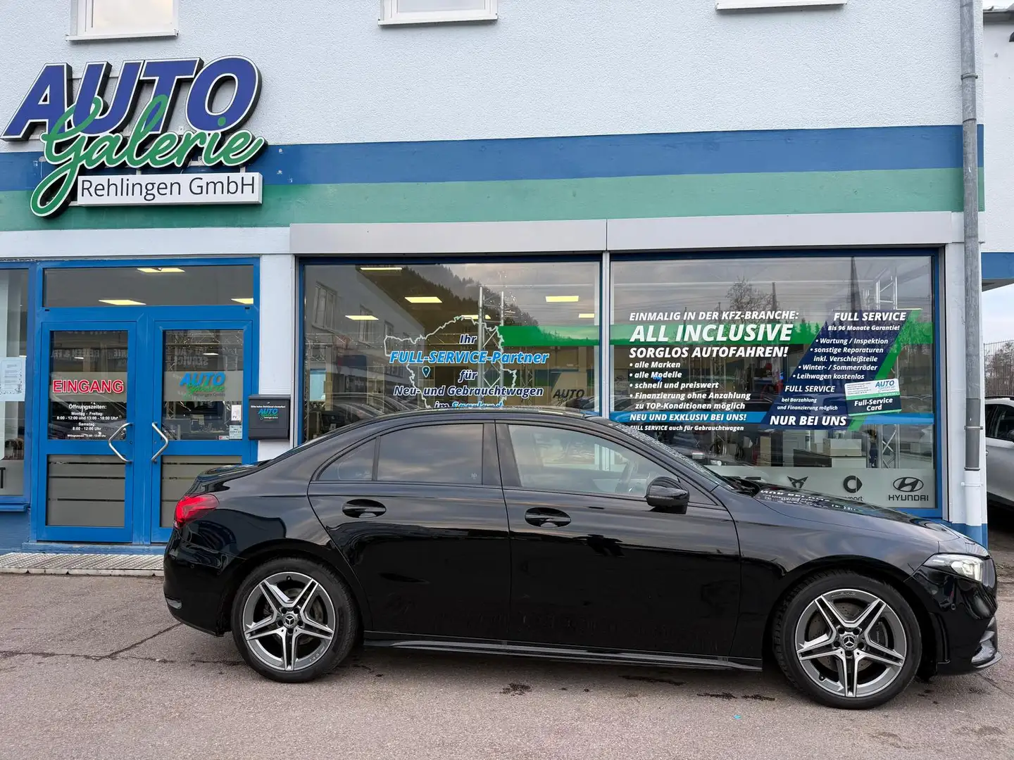 Mercedes-Benz A 220 4Matic AMG line Pano, 360° Schwarz - 1