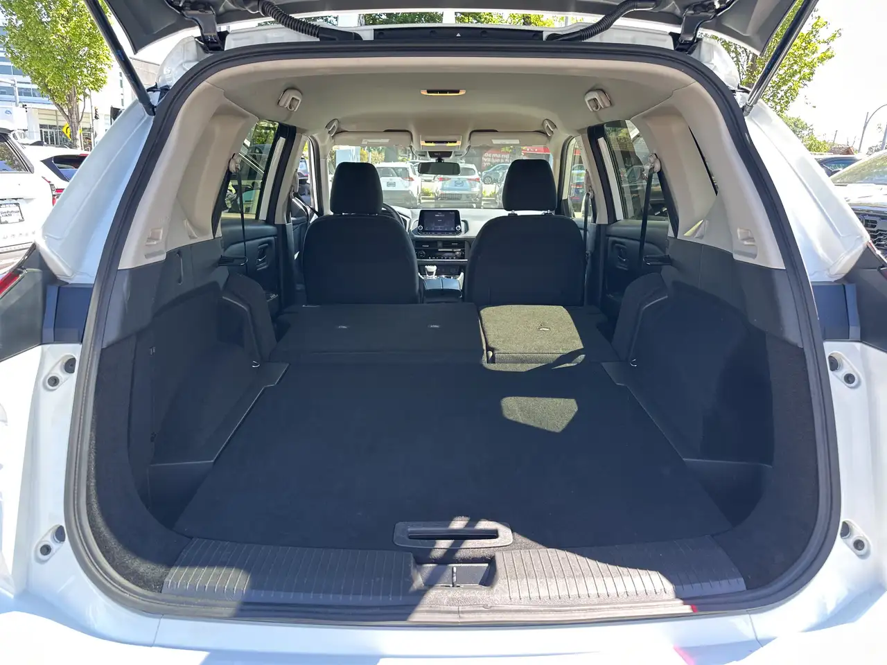 Nissan Rogue снимка Nissan Rogue