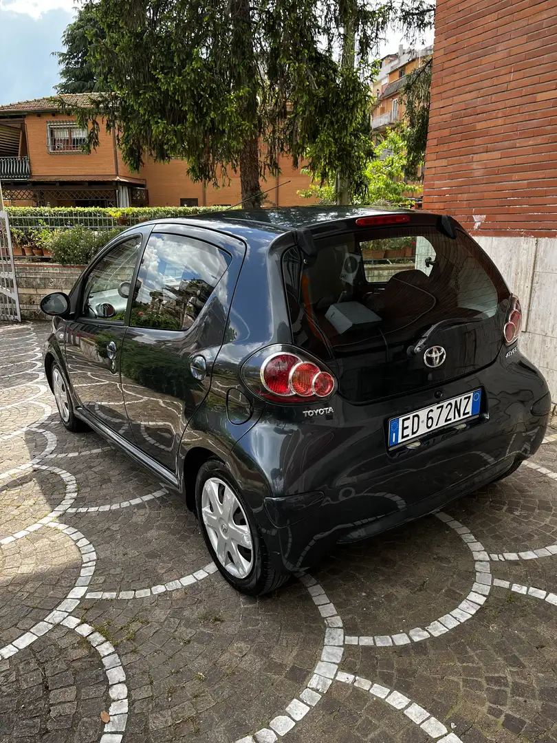 Toyota Aygo Now 1.0 5p Grigio scuro Grigio - 2