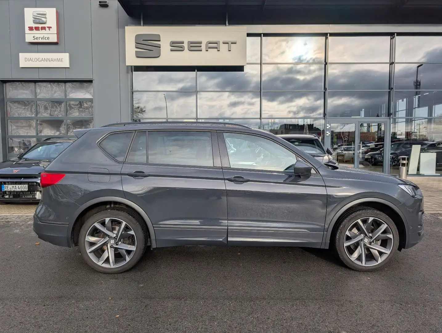 SEAT Tarraco FR 2,0 TDI DSG 4Drive *AHK* Grau - 1