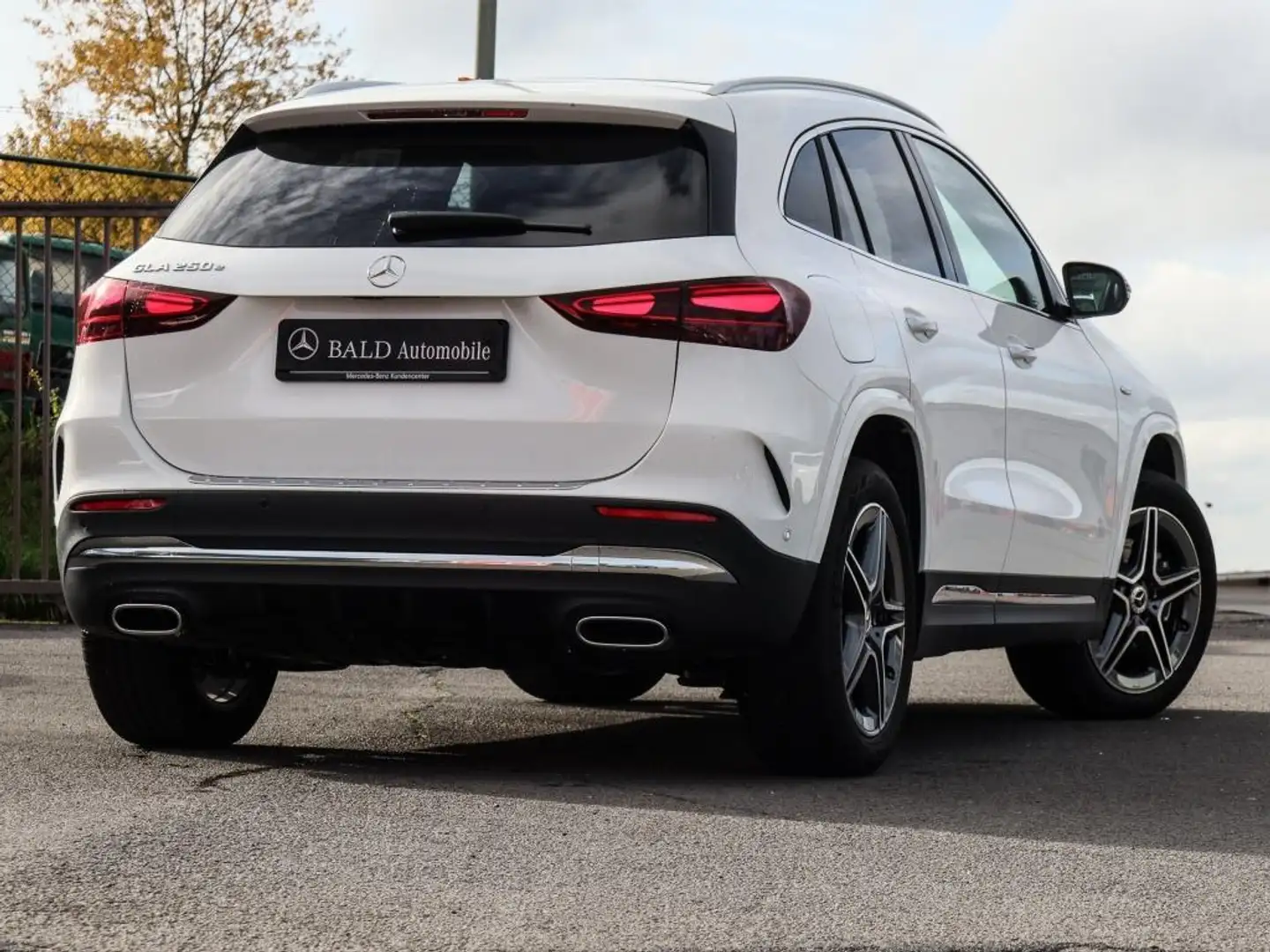 Mercedes-Benz GLA 250 e AMG-Sport/Pano/LED/Cam/Totw/Keyl/Ambi Weiß - 2