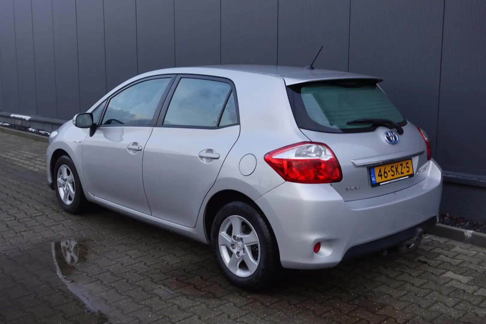 Toyota Auris 1.8 Full Hybrid Aspiration DEALERONDERH. Grau - 2
