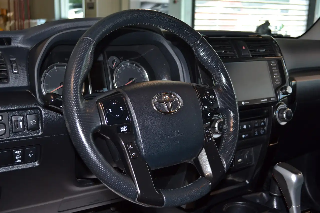 Toyota 4-Runner снимка Toyota 4-Runner