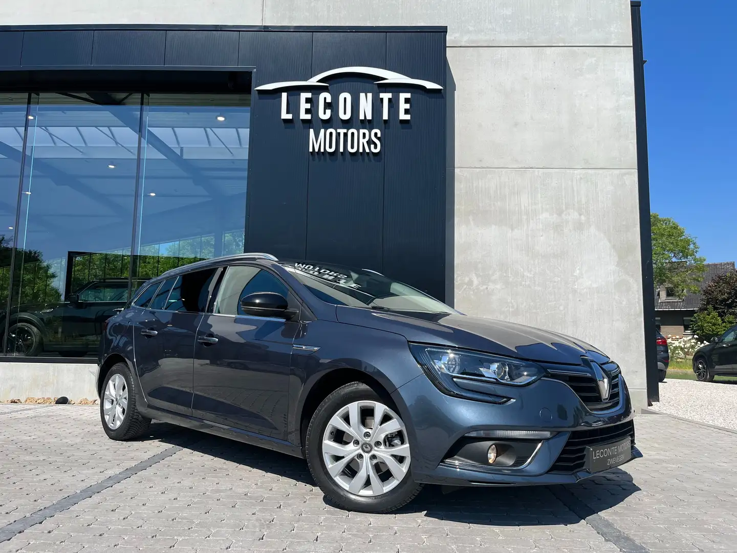 Renault Megane 1.33 TCe Limited Navigatie/Cruise/PDC/DAB+/BLTH... Grijs - 1