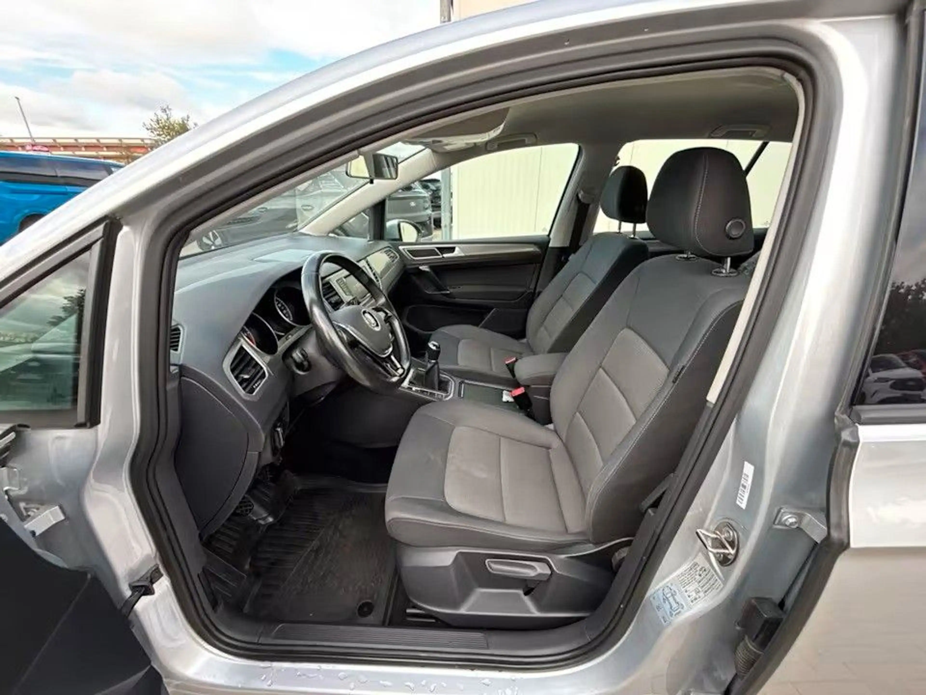 Volkswagen Golf Sportsvan VII 2.0 TDI *150PS*AHK*WintPaket* — photo 6