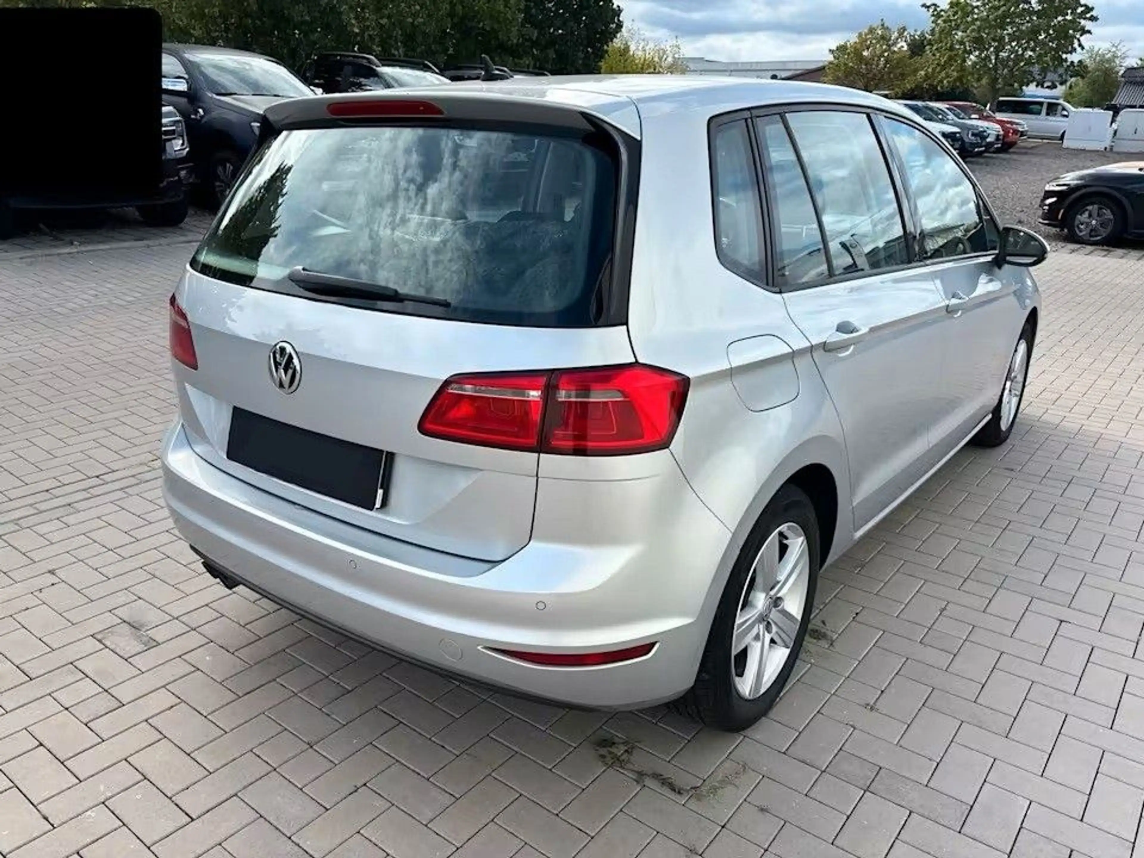 Volkswagen Golf Sportsvan VII 2.0 TDI *150PS*AHK*WintPaket* — photo 2