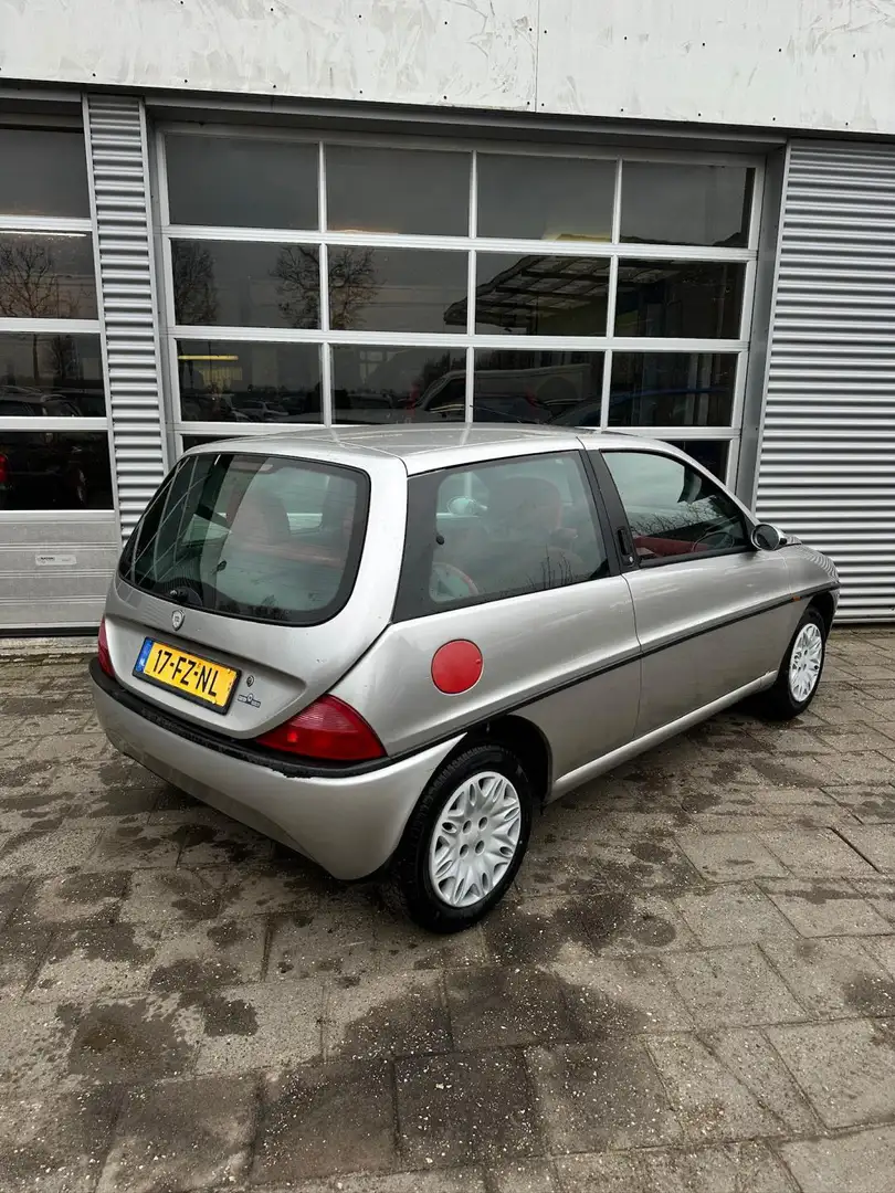 Lancia Ypsilon 1.2 APK 2-2027 Inruil Mogelijk. Grau - 2