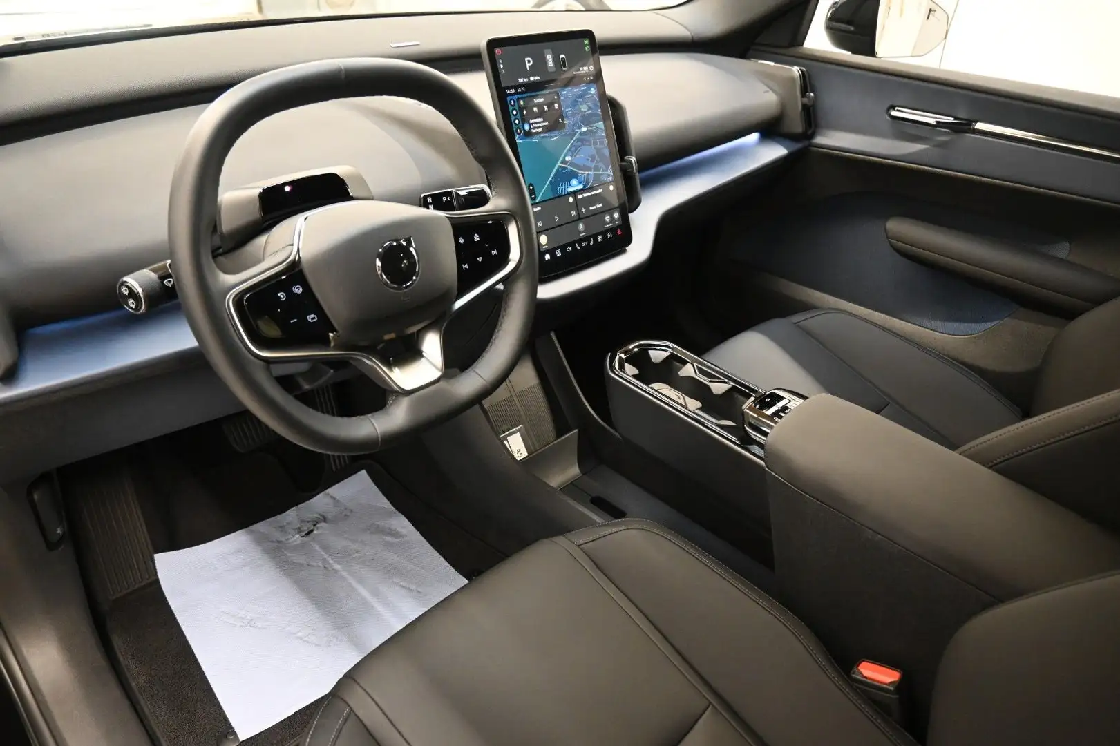 Volvo EX30 Single Motor Extended Range Plus*AHK ACC Schwarz - 2