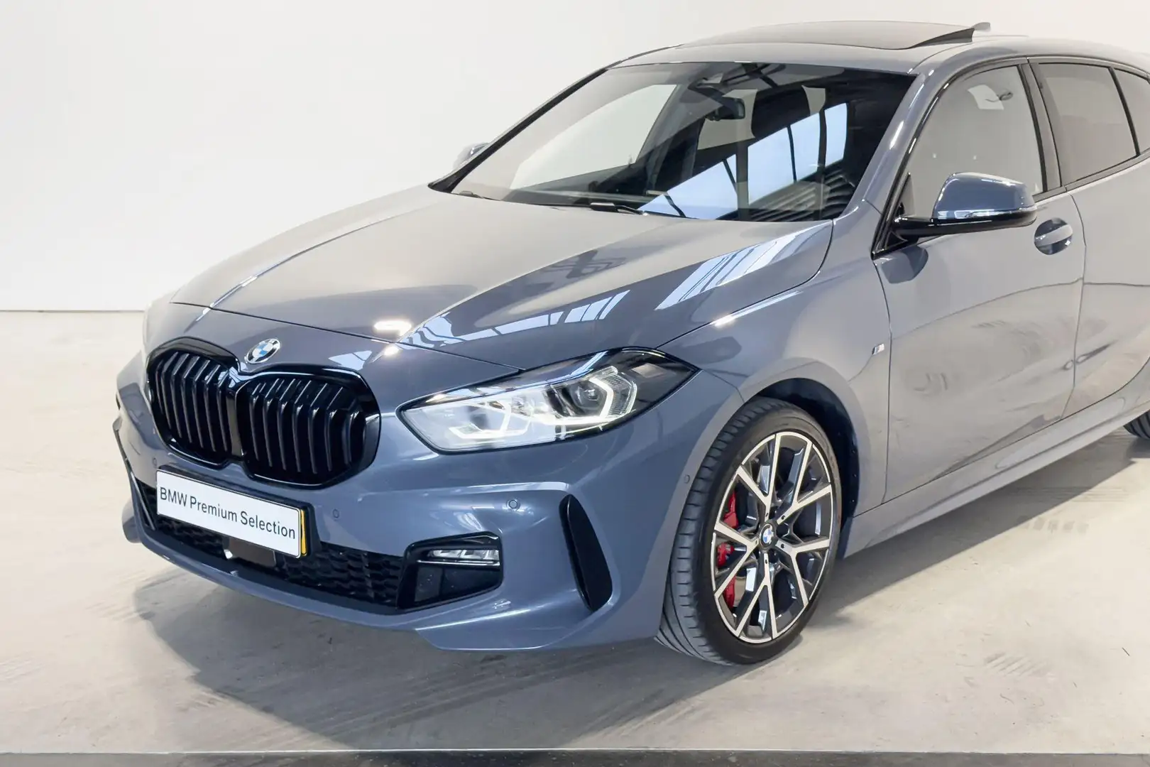 BMW 118 1 Serie 118i Premium Pack M Sportpakket Pro Model Grijs - 2