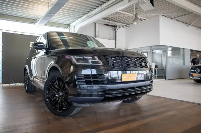 Land Rover Range Rover view 3