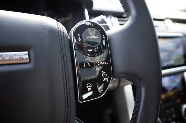 Land Rover Range Rover view 12