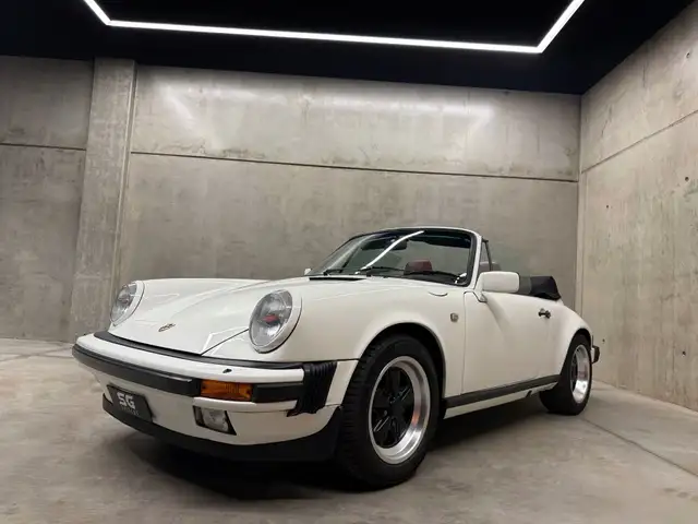 Porsche 911 view 6