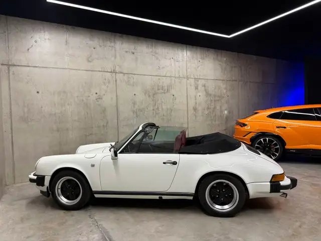 Porsche 911 view 9