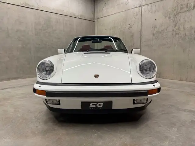 Porsche 911 view 3