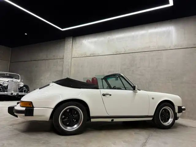 Porsche 911 view 15