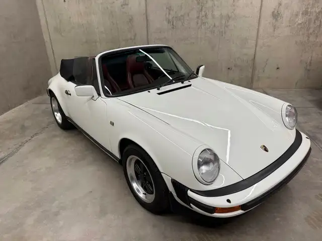 Porsche 911 view 2