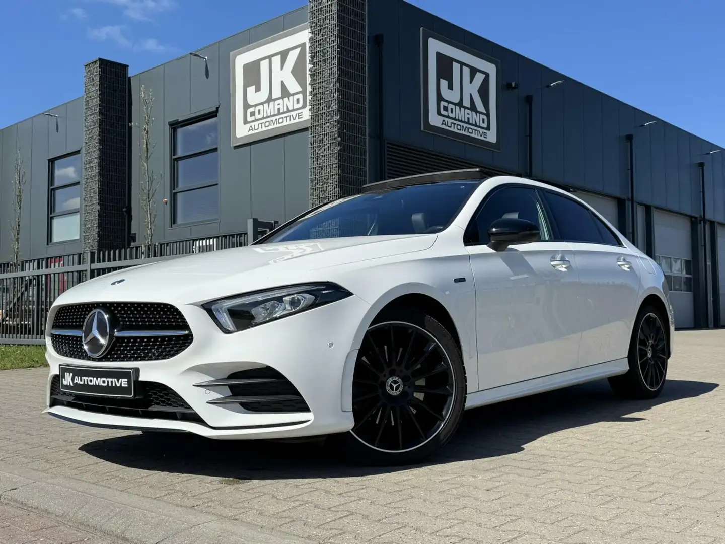 Mercedes-Benz A 250 250e AMG | Pano | Burm | Ambient | Widescreen | Ke Weiß - 2