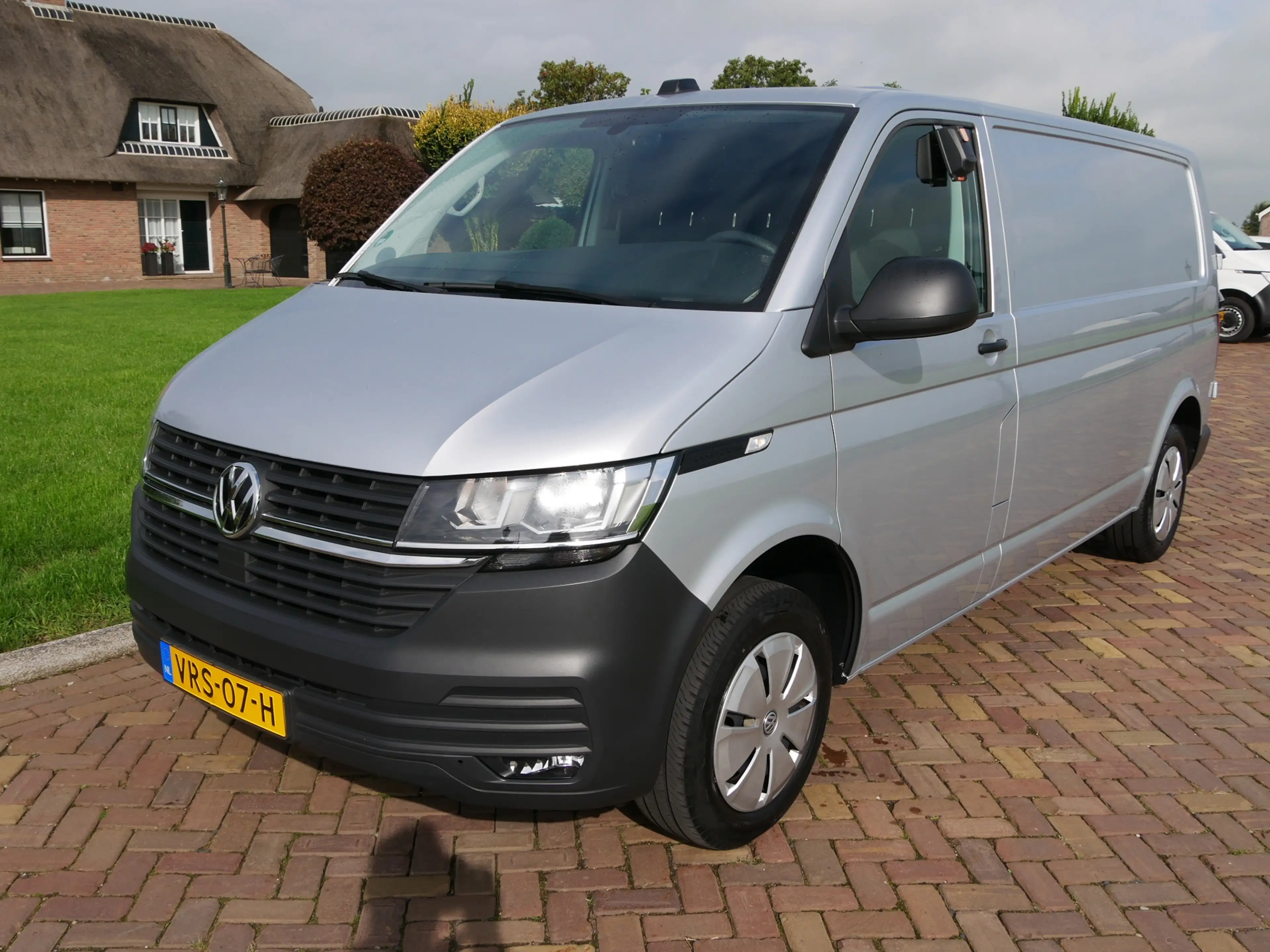 Volkswagen Transporter 2.0 TDI L2H1 81kW AC | NAVI | 3 SEATS | 17999 EX B — photo 4