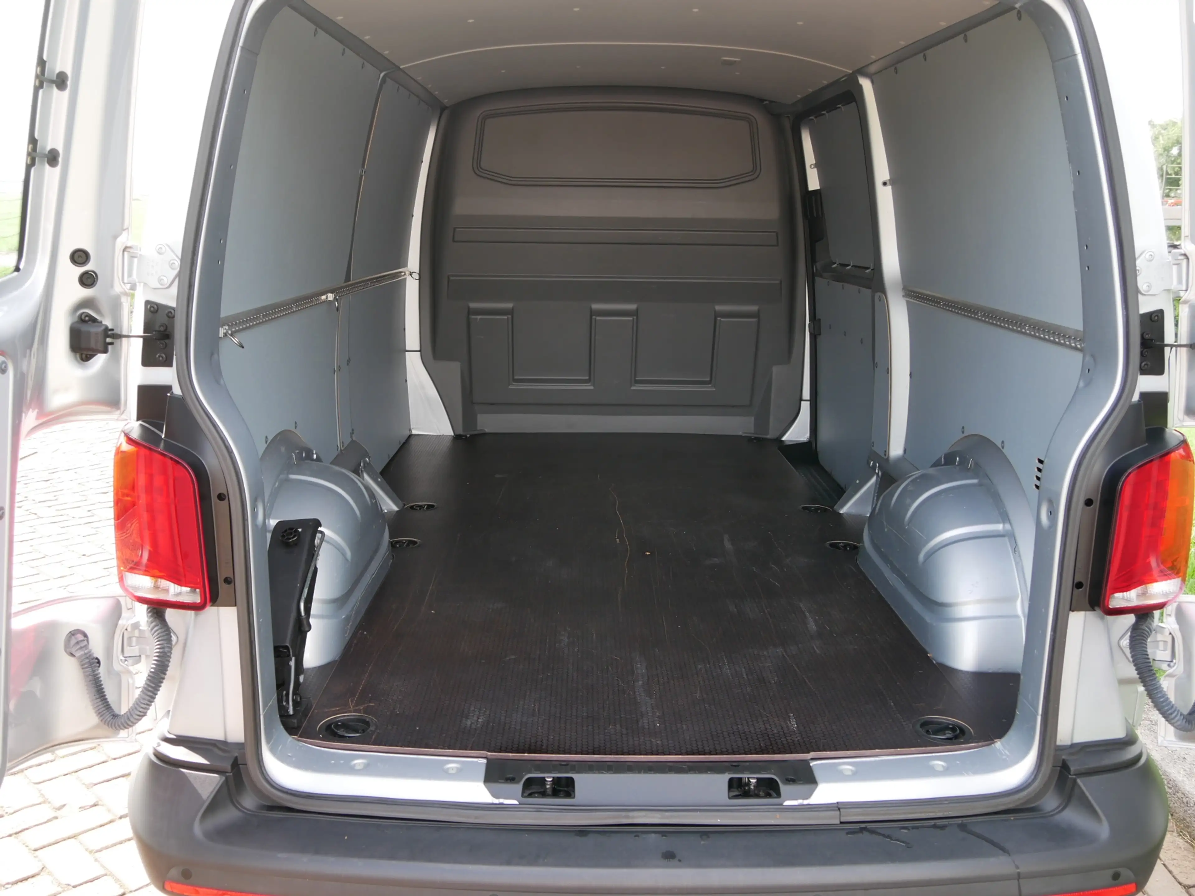 Volkswagen Transporter 2.0 TDI L2H1 81kW AC | NAVI | 3 SEATS | 17999 EX B — photo 10
