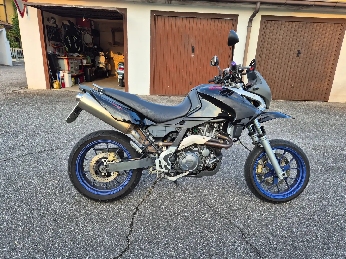 Aprilia Pegaso 650 Strada Negro - 2