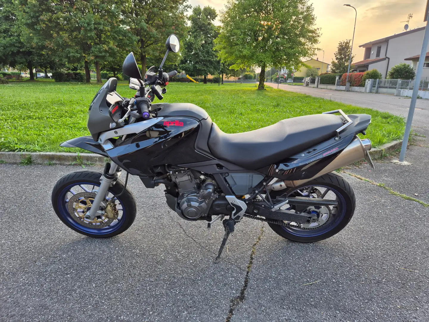 Aprilia Pegaso 650 Strada Negro - 1