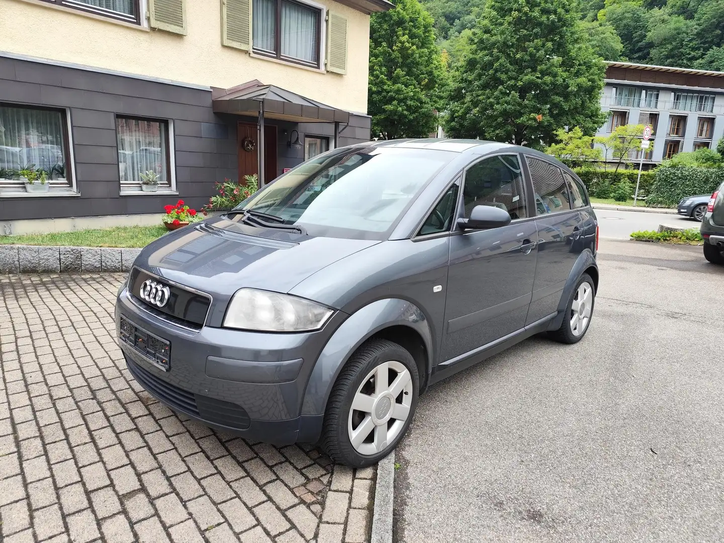 Audi A2 1.4  (Zahnriemen erneuert) Tüv 03/2027 Gris - 2