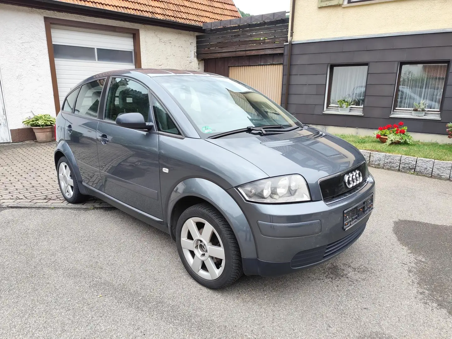 Audi A2 1.4  (Zahnriemen erneuert) Tüv 03/2027 Gris - 1