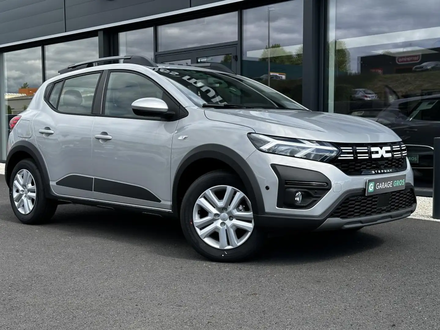Dacia Sandero ECO-G 100 Stepway Expression Gris - 1