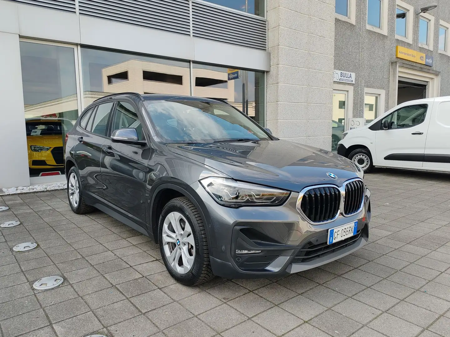 BMW X1 xDrive 25e Hybrid FariLED CarPlay Navi Sensori Grigio - 2