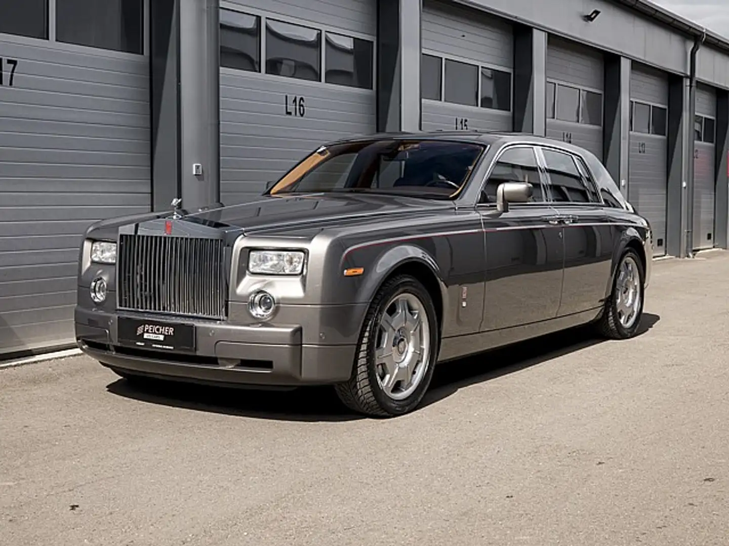 Rolls-Royce Phantom Gris - 1