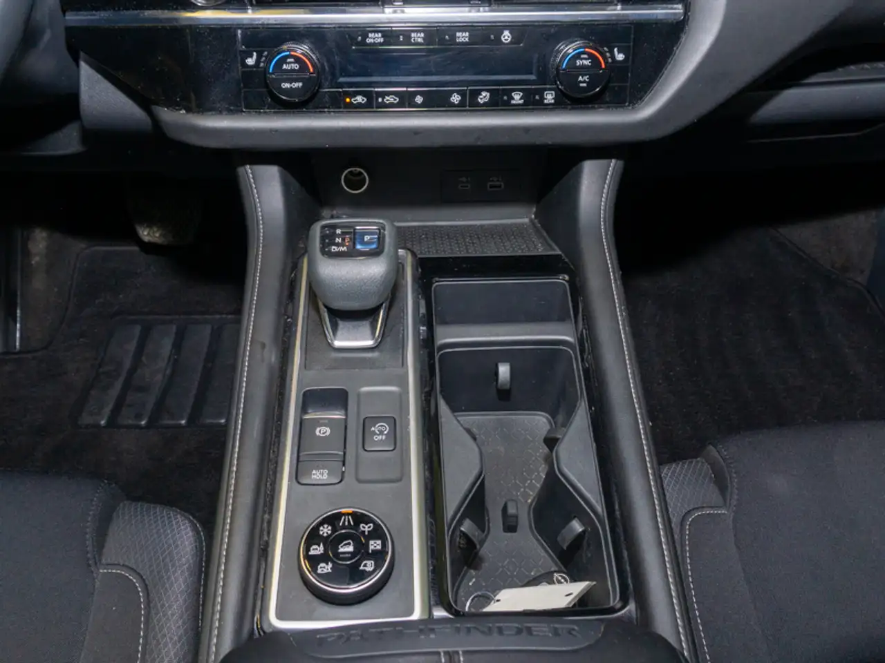 Nissan Pathfinder снимка Nissan Pathfinder