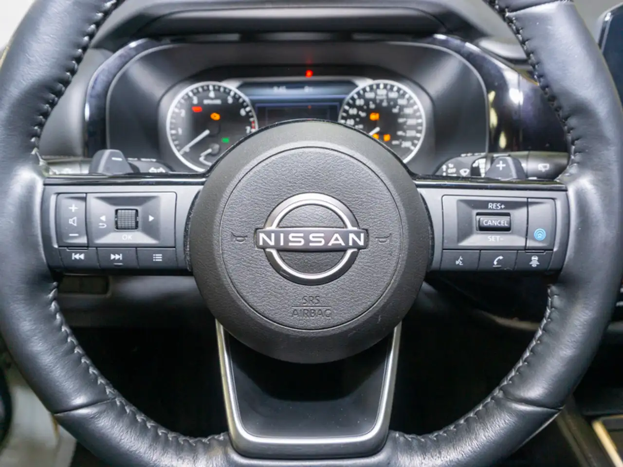 Nissan Pathfinder снимка Nissan Pathfinder