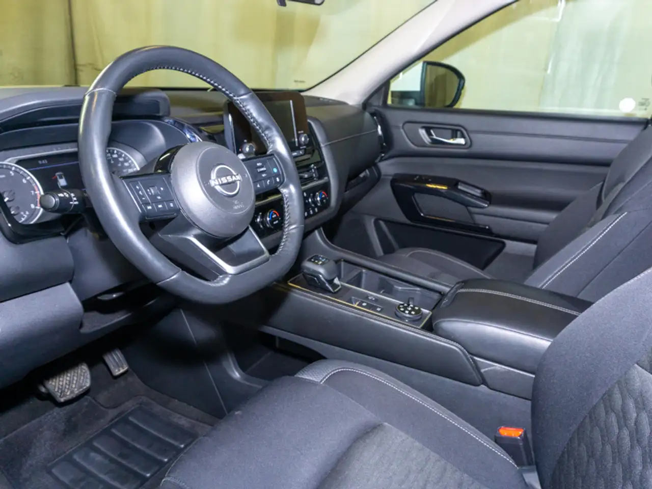 Nissan Pathfinder снимка Nissan Pathfinder