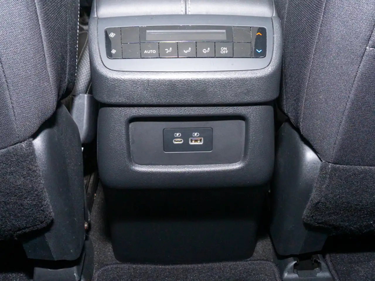 Nissan Pathfinder снимка Nissan Pathfinder