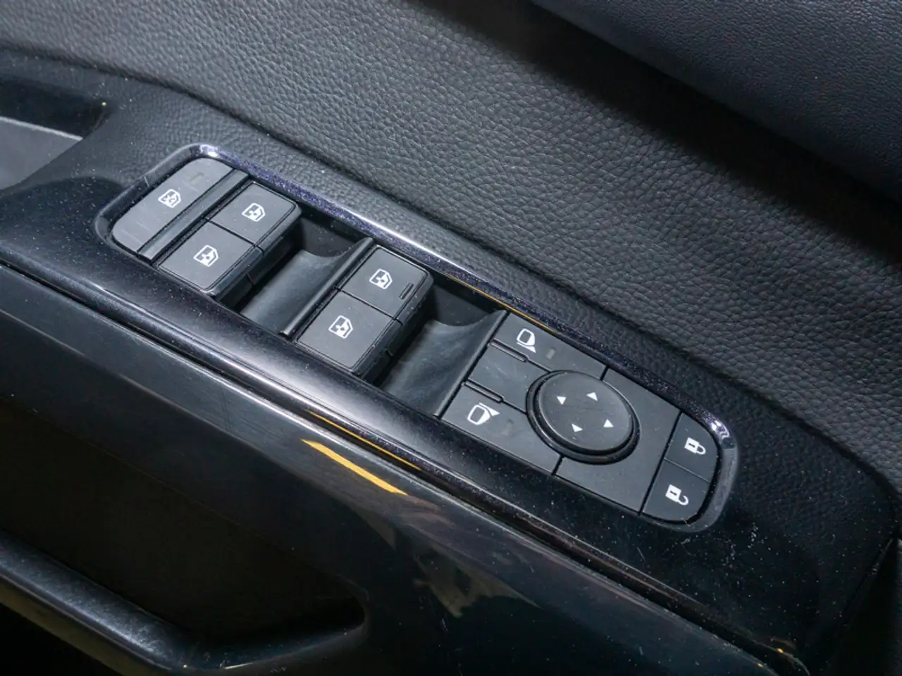Nissan Pathfinder снимка Nissan Pathfinder