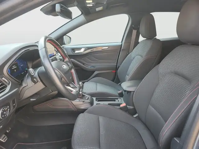 Ford Focus view 8