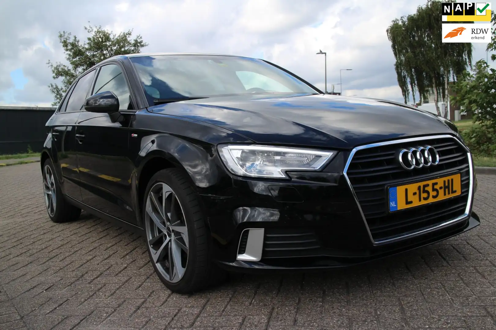 Audi A3 Sportback 1.0 TFSI Pro Line Zwart - 1