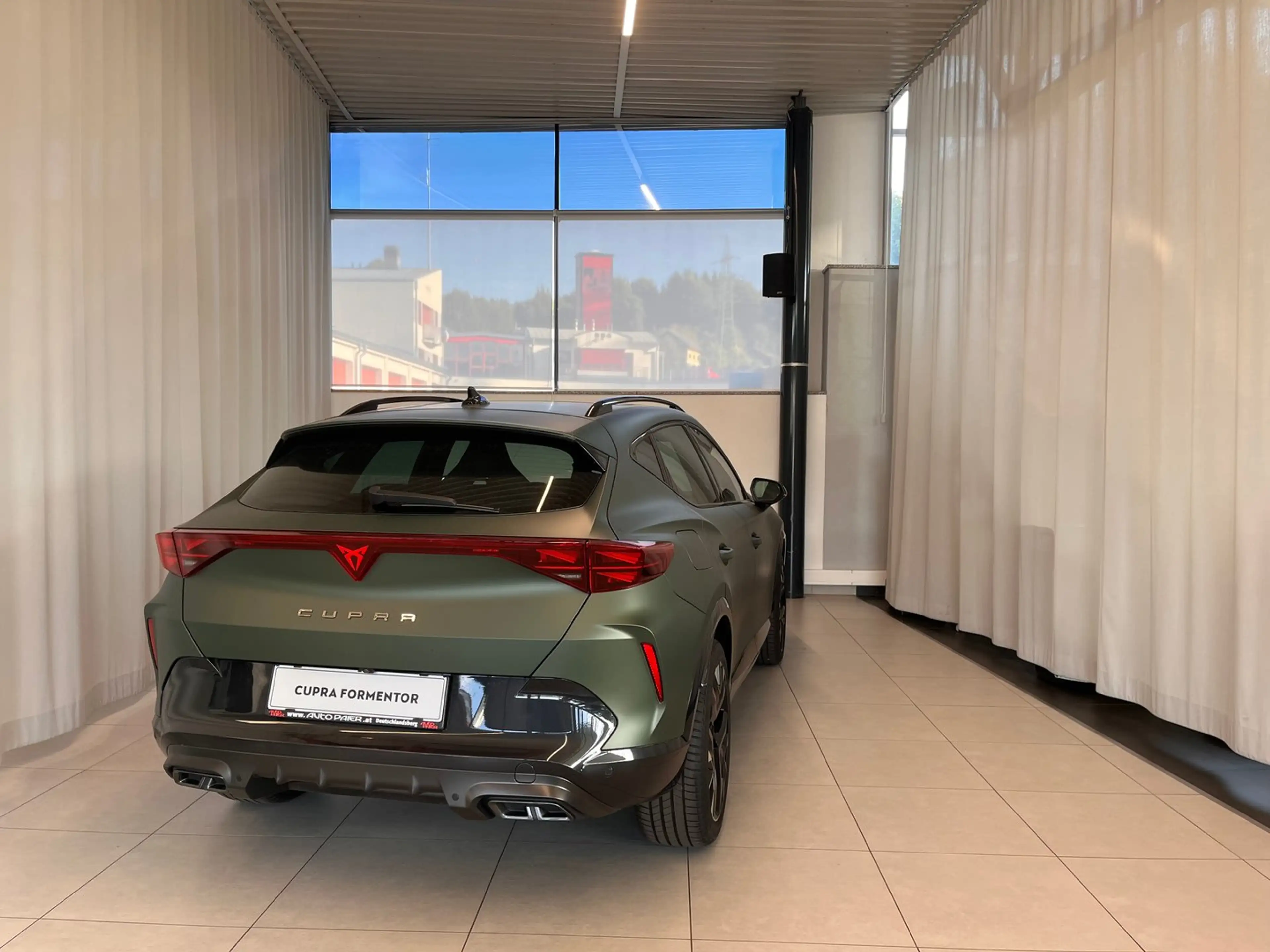 CUPRA Formentor TRIBE e-HYBRID 204 PS DSG — photo 4