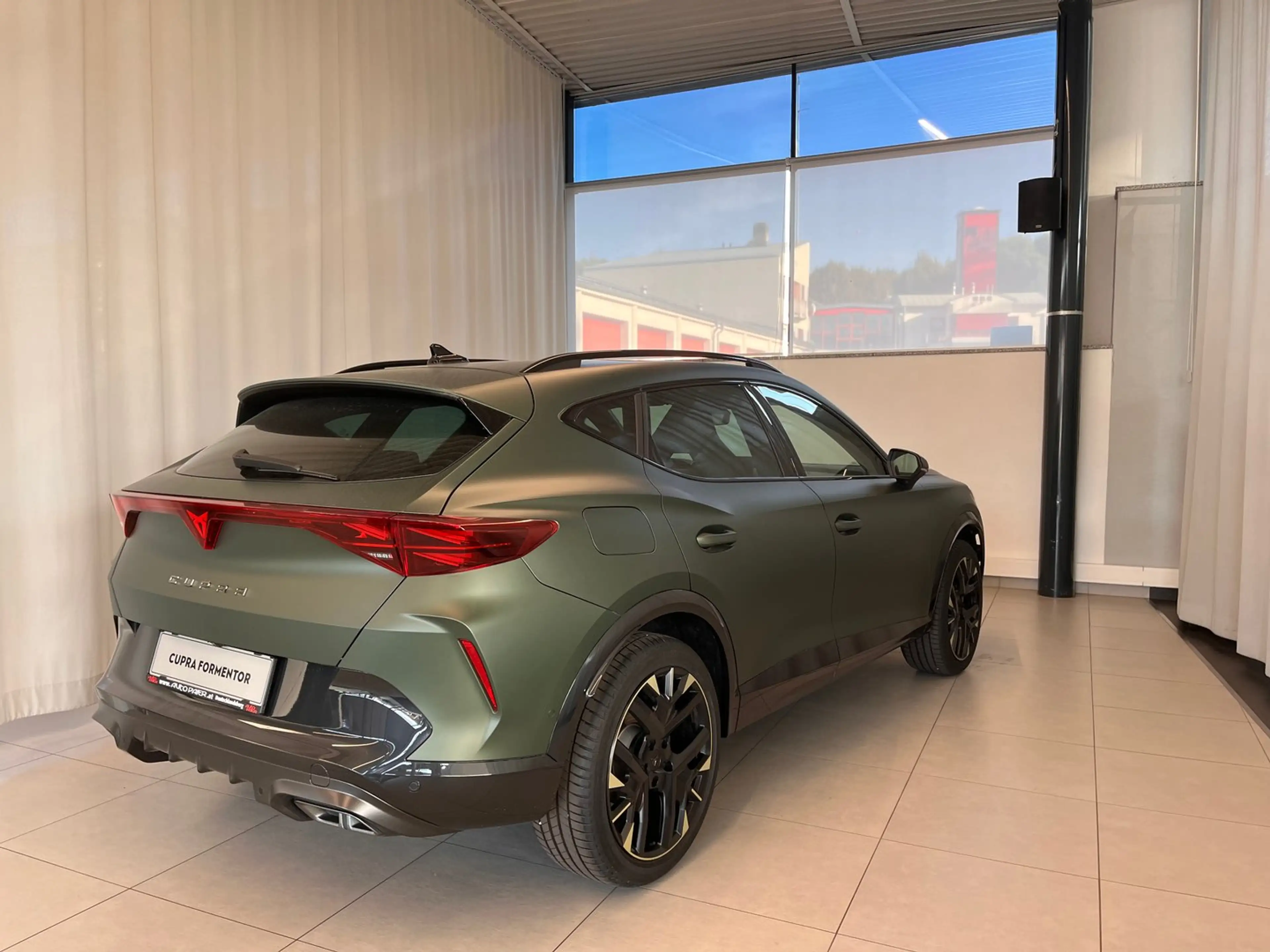 CUPRA Formentor TRIBE e-HYBRID 204 PS DSG — photo 5
