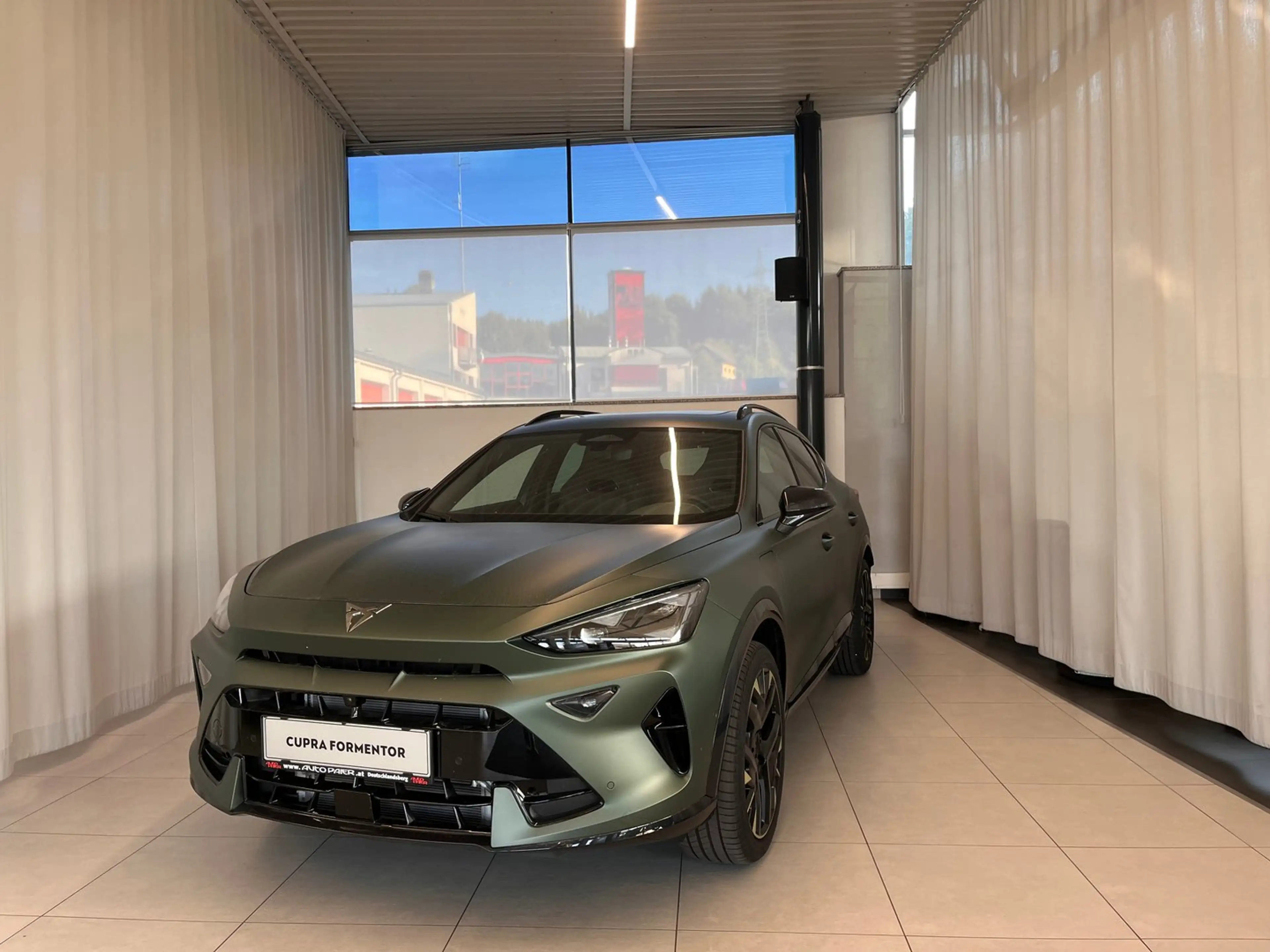 CUPRA Formentor TRIBE e-HYBRID 204 PS DSG — photo 2