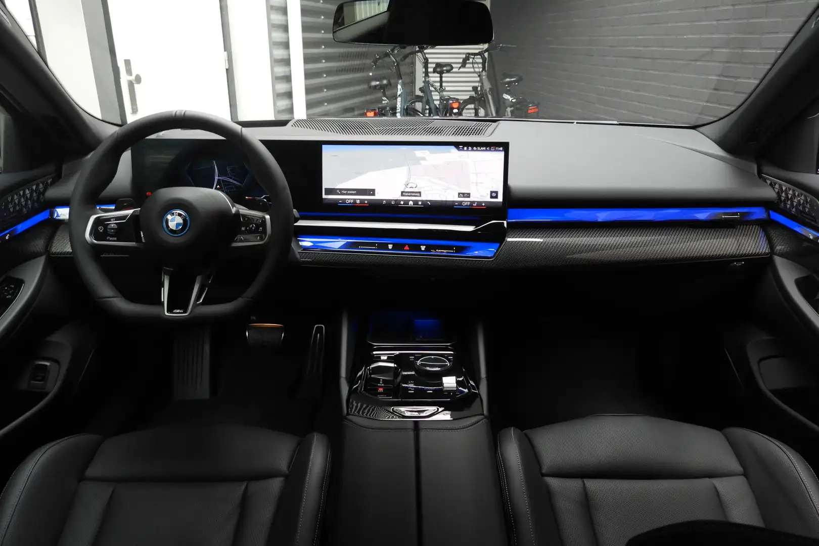 BMW 550 5 Serie Touring 550e xDrive M Sport Automaat / Pan Nero - 2